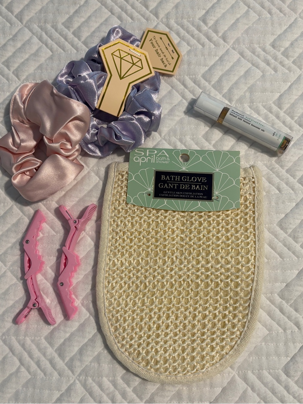 Spa Bath Glove Exfoliating Loofah with Satin Scrunchies & Hair Clips NWT